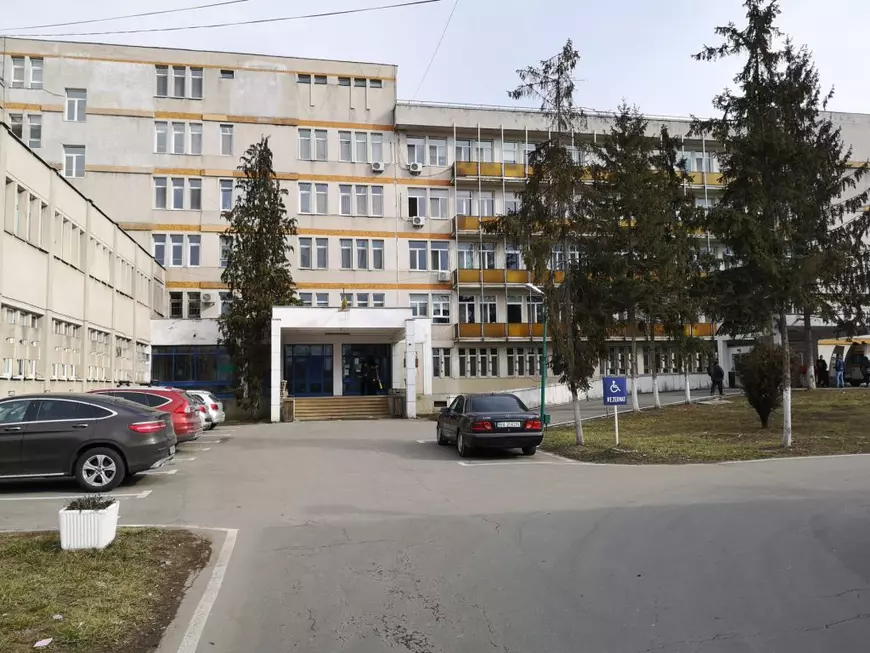 Cum este pusă în pericol viața pacienților dependenți de dializă prin blocarea unor licitații suspecte. Explicațiile oferite de spitalele implicate în achiziții