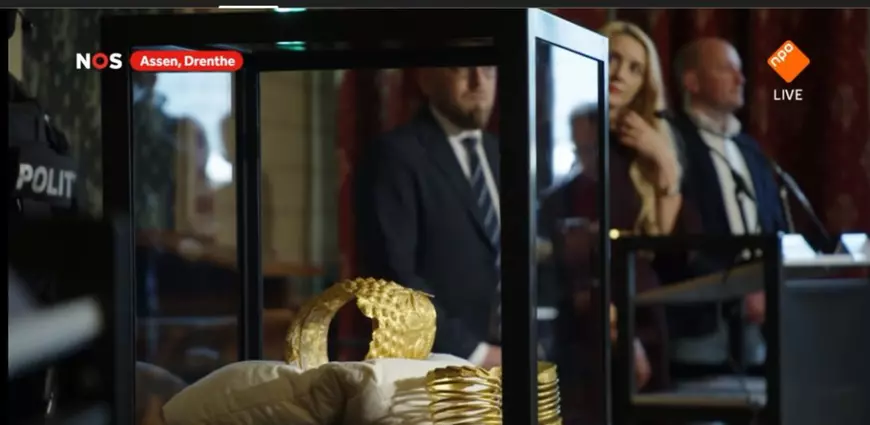 Primele imagini cu brățările dacice și Coiful de la Coțofenești după ce au fost recuperate de poliția olandeză / Coiful, ușor deteriorat. A treia brăţară este încă căutată I VIDEO