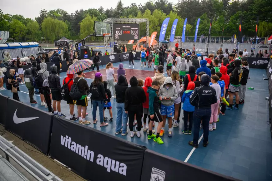 Slam-dunk acrobatic peste o mașină la BCR Sport Arena Streetball. Festivalul de sport urban i-a adus pe eroii de la Sevilla pe terenul de baschet