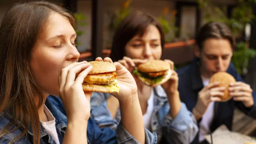 1,5 milioane de burgeri au fost comandați în România, în ultimul an. Foto: freepick.com