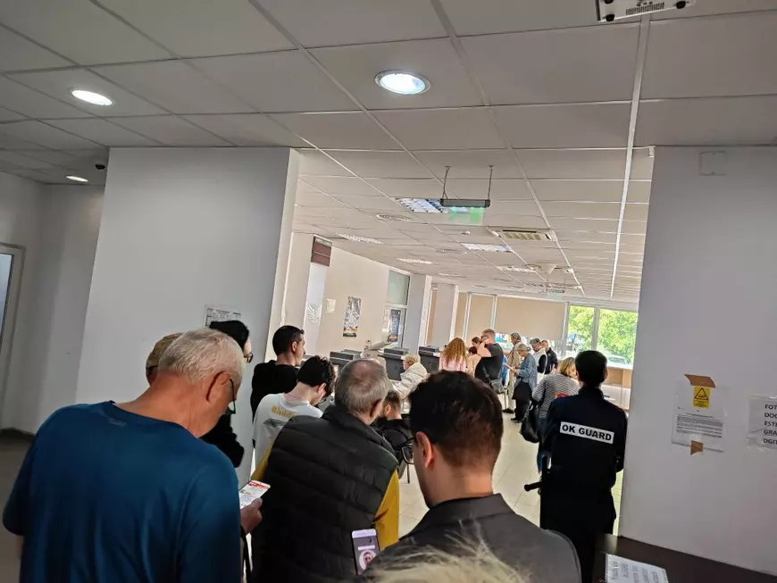 Digitalizarea administrației în România: cererile online se completează pe calculatoarele de la ghișee
