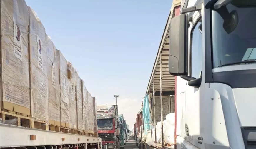 Convoaiele de camioane cu care Arabia Saudită ocolește Strâmtoarea Ormuz. Imagine cu caracter ilustrativ.