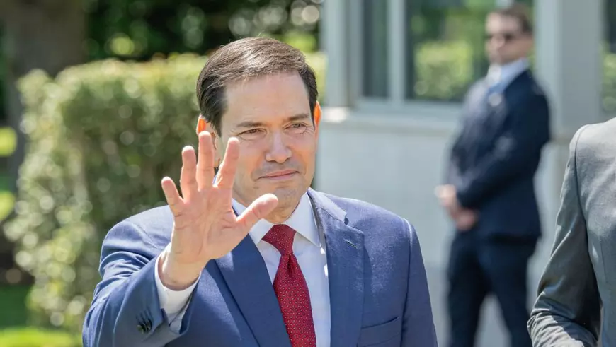 Marco Rubio salută presa înainte de a pleca spre Beijing Foto: Profimedia