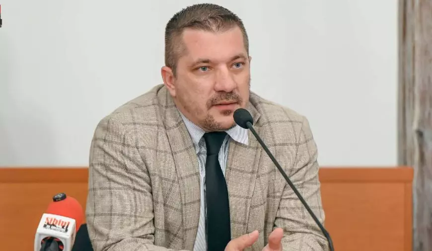 „Am văzut o dirigintă dând shoturi cu elevii la banchet”. Psihologul Mihai Copăceanu, despre petrecerile de final de an transformate în chiolhanuri: „Pleacă de acasă cu gândul să se facă trotil”