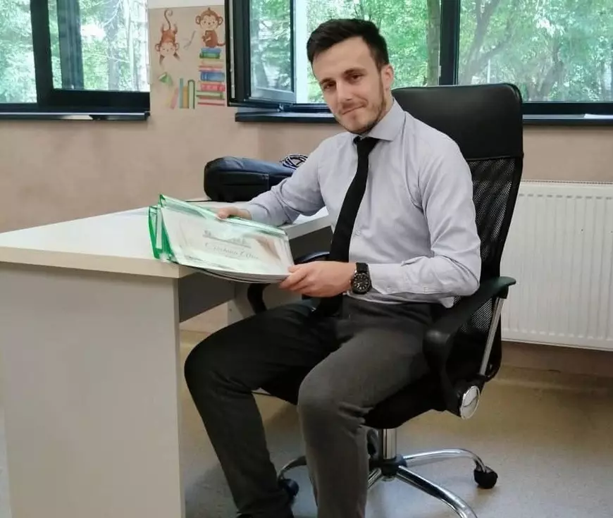 Învățătorul Petruț Rizea, după un AVC suferit din cauza epuizării la școală: „Pur și simplu am căzut din picioare”. Mesajul pe care-l transmite celor din minister