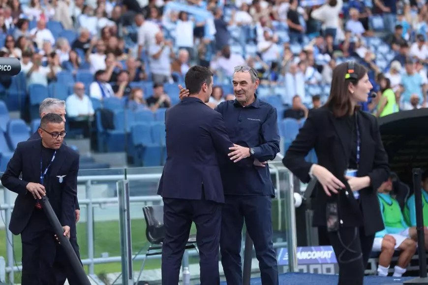 Maurizio Sarri se imbratiseaza cu Cristian Chivu