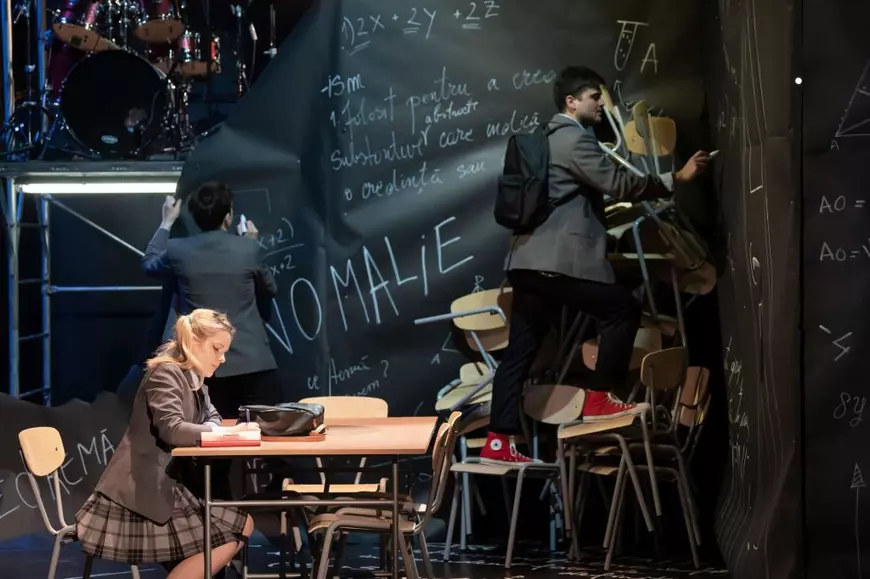 PUNK ROCK, spectacolul care vorbește fără menajamente despre adolescență, ajunge la Festivalul de Teatru de la Piatra Neamț