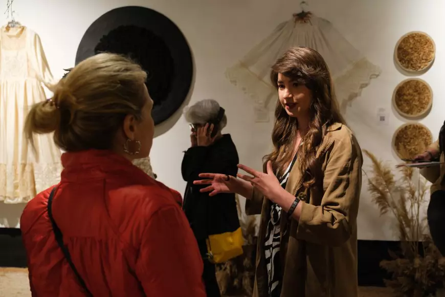 Bucharest Design Festival transformă Capitala prin expoziții, instalații și sute de evenimente gratuite. „BDF arată lumii că România nu e doar un loc de unde pleci, ci și un loc de unde vin idei bune”