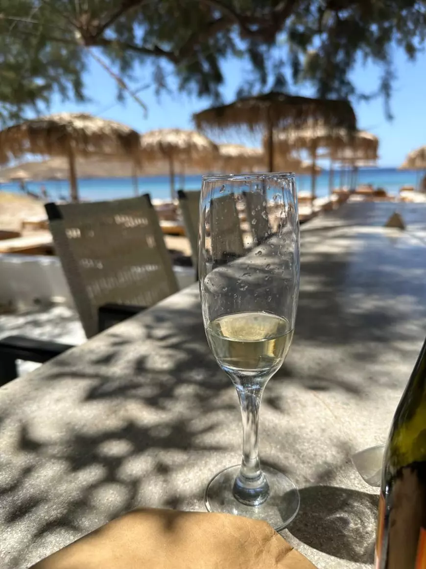 10 români câștigă vara asta o vacanță în Grecia cu un bon de cumpărături. Cum poți fi unul dintre ei