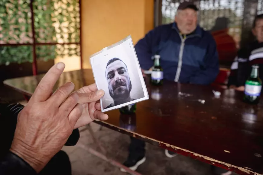 Poliţia Română l-a căutat pe Gânj mai tânăr, mai târziu şi cu 10 cm mai înalt. Ministerul de Interne evită să spună dacă recompensa de 5.000 de euro mai e valabilă