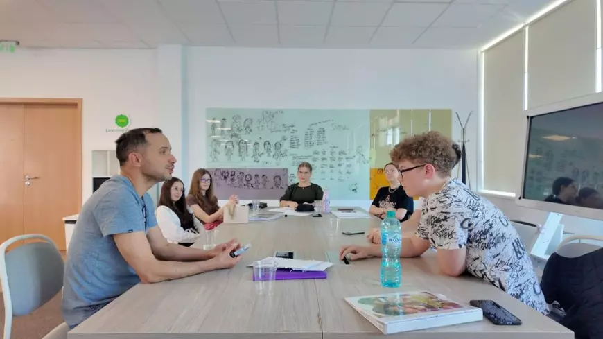De ce fac adolescenții lucruri pe care, în realitate, nici măcar nu și le doresc?