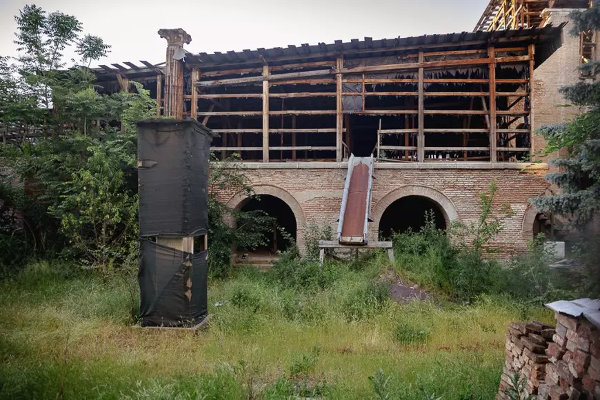 Palatul Voievodal Curtea Veche așteaptă restaurarea: povestea unui monument unic în România abandonat ani la rând 