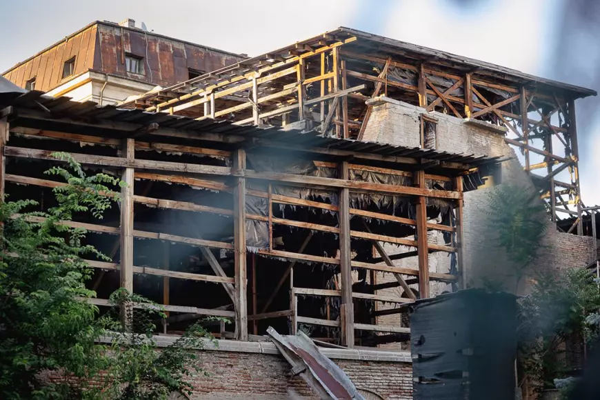 Palatul Voievodal Curtea Veche așteaptă restaurarea: povestea unui monument unic în România abandonat ani la rând 
