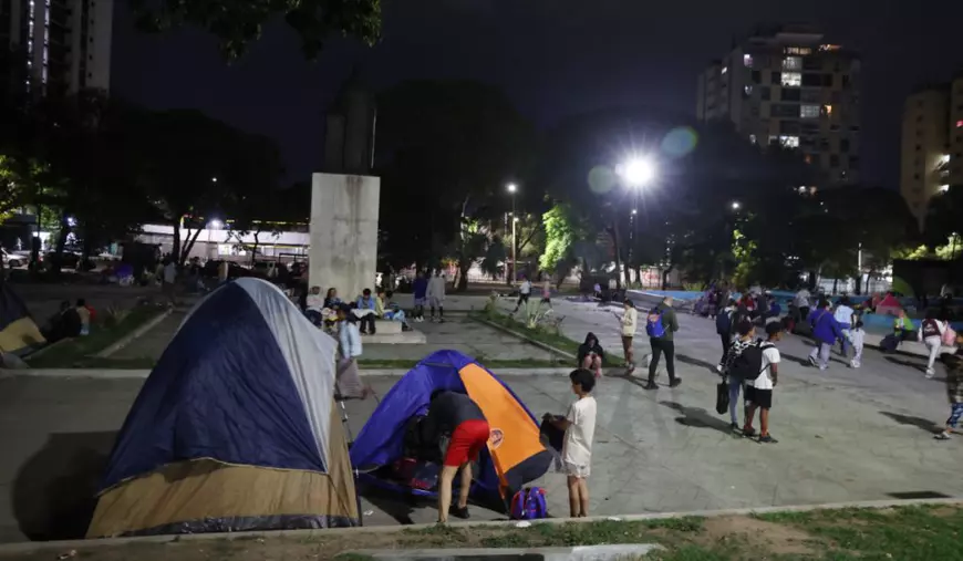 Imagini tulburătoare după cutremurele de 7,2 și 7,5 din Venezuela! Mii de oameni își petrec noaptea în parcuri și piețe