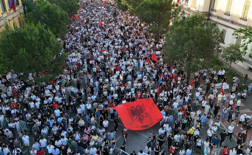 Proteste de amploare în Albania împotriva unui proiect hotelier al ginerului lui Trump
