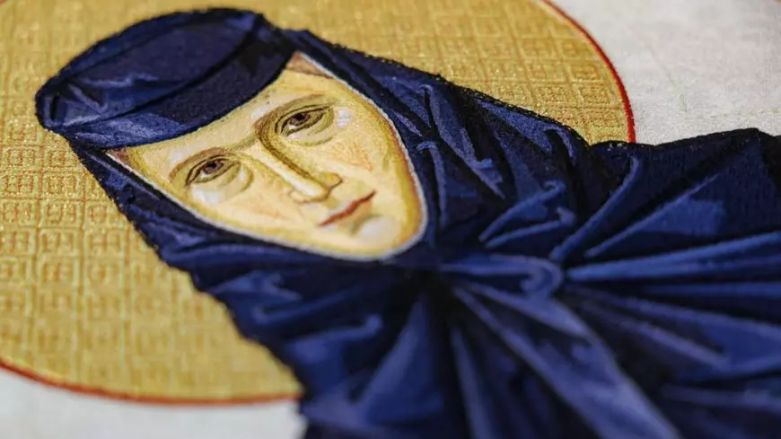 Broderie realizată de maicile de la Mănăstirea Copou din Iași cu Sfânta Elisabeta de la Pasărea