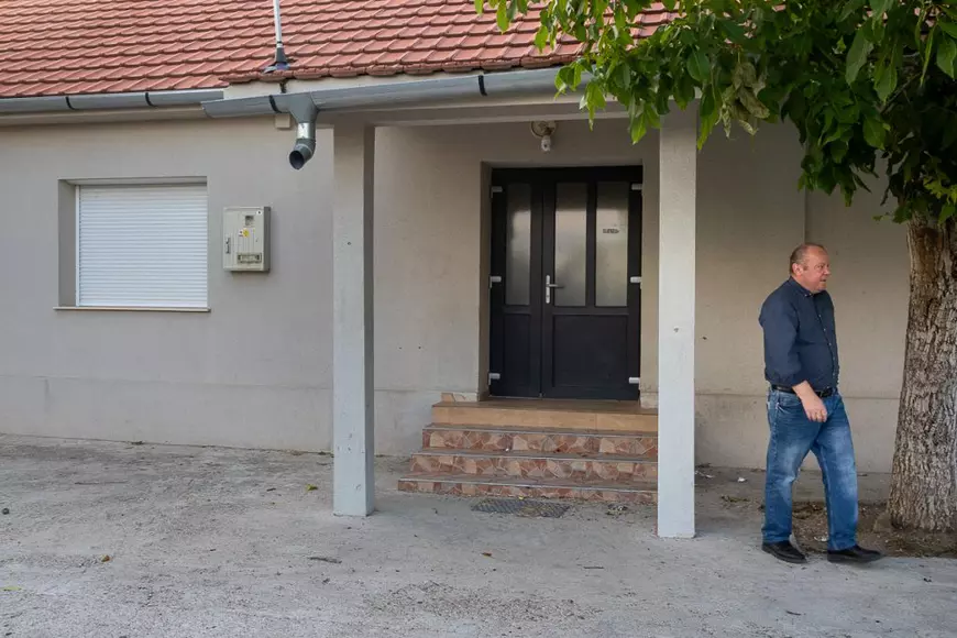 Viorel Paşca gonea oamenii din azile, ca să elibereze paturile. „L-am dus până în satul lui, l-am dus la Salonta, apoi la Oradea şi în multe alte locuri, în speranţa că i se va face cuiva milă de el”, povestea Paşca despre un bolnav psihic