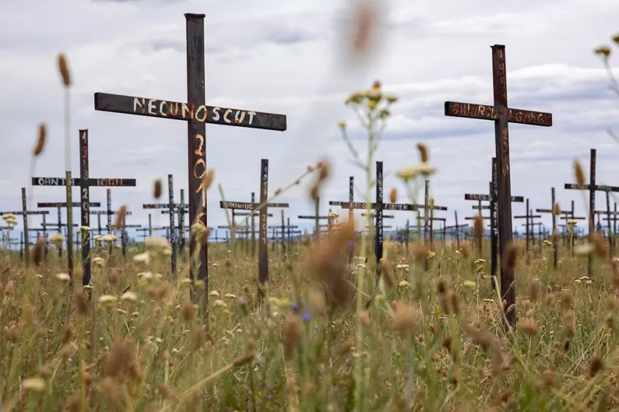 Cimitirul cu necunoscuți din Dumbrava. Viorel Pașca: „Toată lumea, indiferent de religie, are cruce la fel. Ca să nu se supere niciunul”