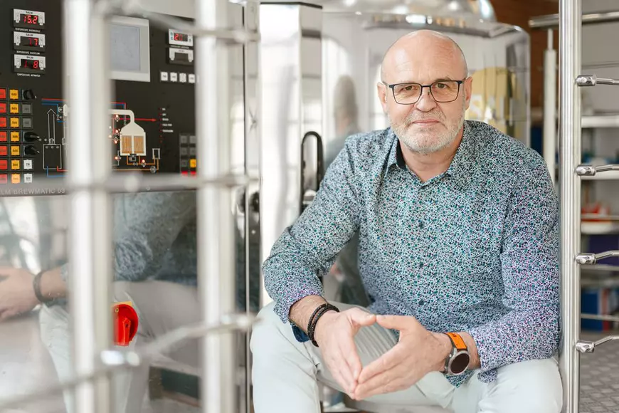 Cum se fabrică o bere artizanală veritabilă: „Sunt folosite doar patru ingrediente”. La scară industrială, fermentația este accelerată de la 4-6 săptămâni la 5-7 zile