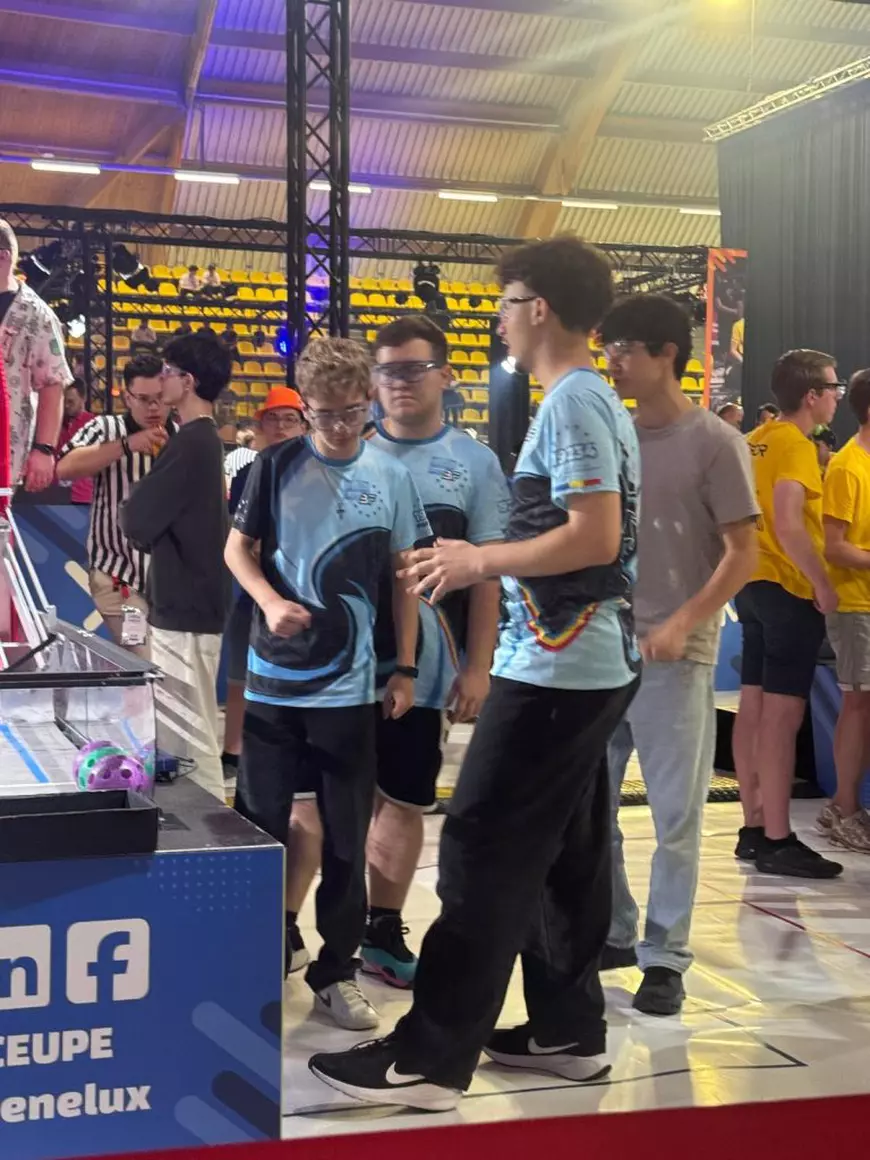Povestea „Buldozerului” din Galați. Liceenii de la  ByteForce, campionii Europei la robotică, intră în lupta pentru Bucharest Twin Cup 2026: „Venim să câștigăm!”