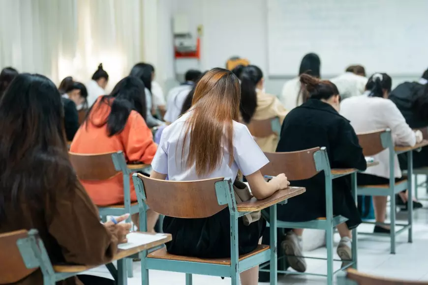 Titularizare 2026, greșeală în baremul la română pentru educatori. Profesorii acuză că subiectele au fost generate cu ChatGPT. Petruț Rizea: „Mulți oameni ar putea rămâne fără catedră”