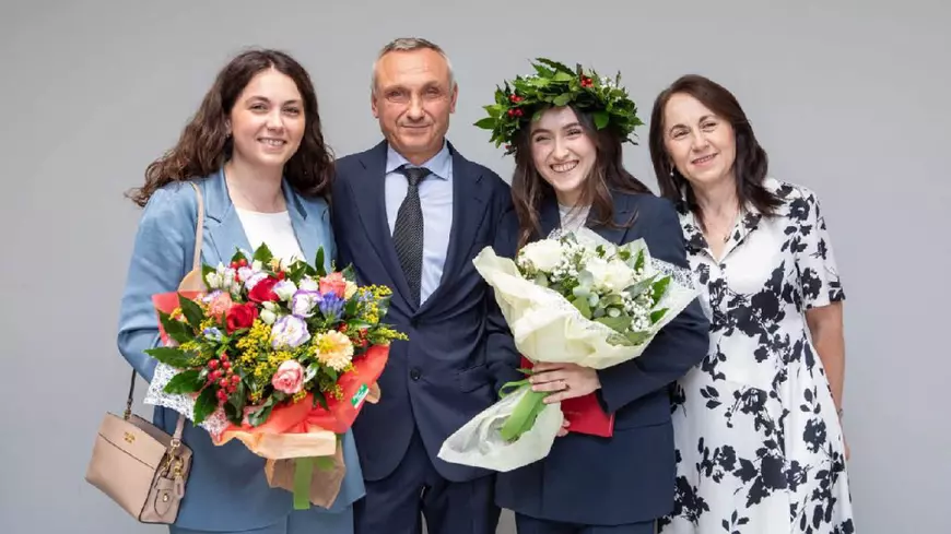 Familia Aldea: formată din cei doi părinți și două fiice