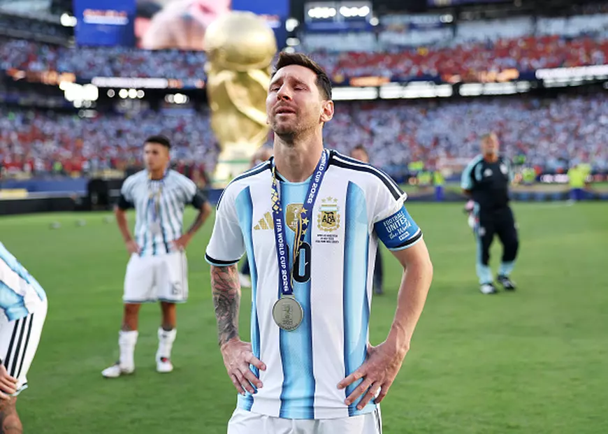Lionel Messi în lacrimi la finalul meciului CU Spania