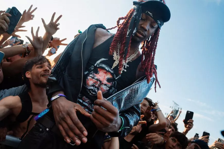 BEACH, PLEASE! 2026 continuă în forță: Ziua 1 a adus show-uri spectaculoase și o energie care a ținut festivalul viu până târziu în noapte