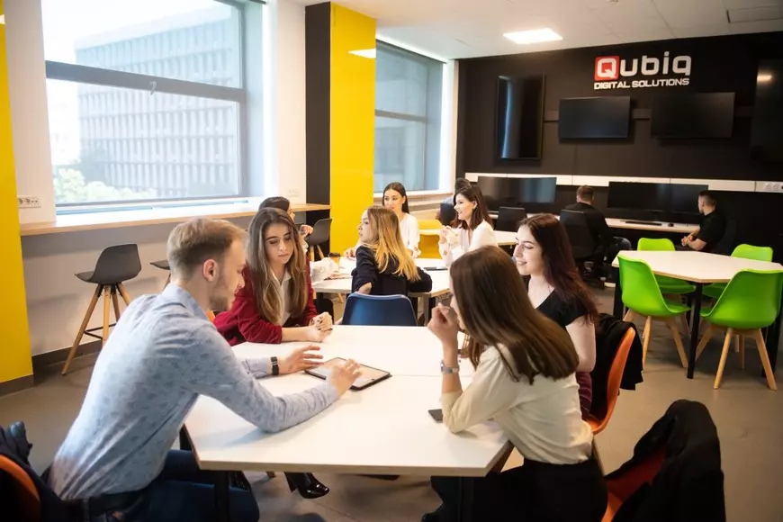 Toți studenții Universității Româno-Americane vor dobândi competențe de inteligență artificială, indiferent de specializarea aleasă