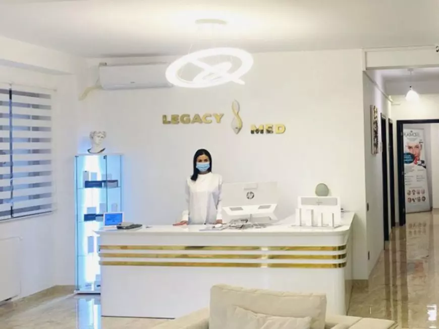 De ce transformările obținute prin chirurgia estetică sunt prezentate drept rezultate naturale