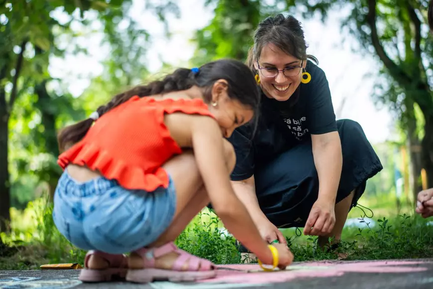 Iarina Taban, fondatoarea Ajungem Mari, cel mai important program educațional dedicat copiilor instituționalizați din România: „Voluntarii noștri nu schimbă vieți printr-un gest spectaculos, ci prin faptul că revin”