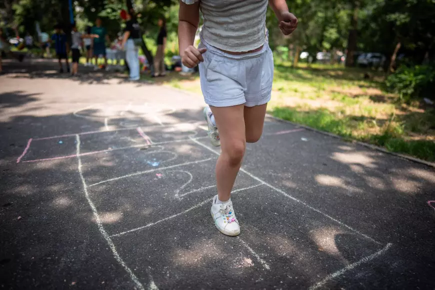 Iarina Taban, fondatoarea Ajungem Mari, cel mai important program educațional dedicat copiilor instituționalizați din România: „Voluntarii noștri nu schimbă vieți printr-un gest spectaculos, ci prin faptul că revin”