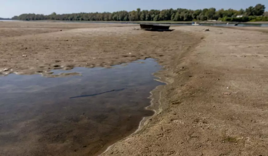 Dunărea secată: armata va arunca în aer stânca Pârjoaia și ar putea scufunda 4 barje de 70 de metri încărcate cu pietre, pentru a devia cursul apei