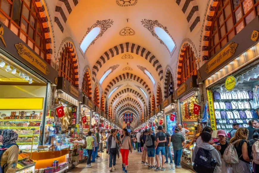 Fie că mergi la plajă sau la bazar, în Turcia, e bine să știi câteva expresii de bază ( Foto Shutterstock)