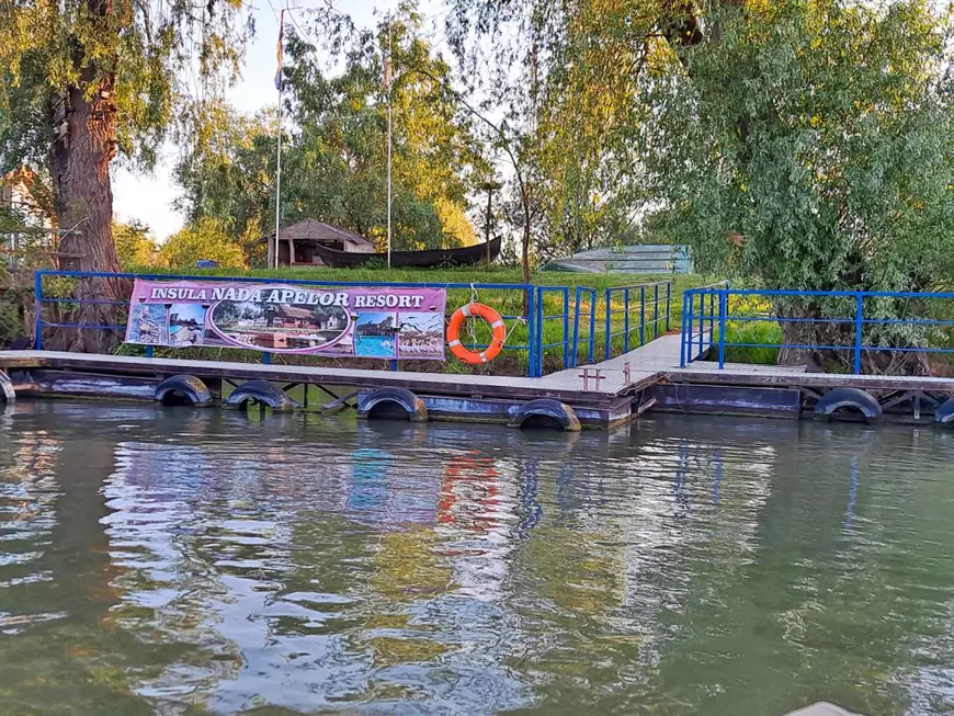 Detalii în premieră despre insula privată cu pensiune și 3 hectare de teren scoasă la vânzare în Delta Dunării. Proprietarul „lasă” 700.000 de euro din prețul inițial