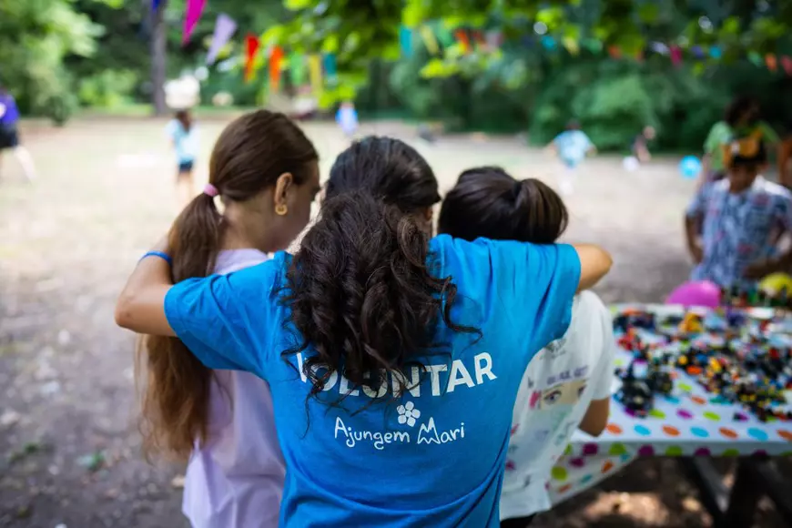 Iarina Taban, fondatoarea Ajungem Mari, cel mai important program educațional dedicat copiilor instituționalizați din România: „Voluntarii noștri nu schimbă vieți printr-un gest spectaculos, ci prin faptul că revin”