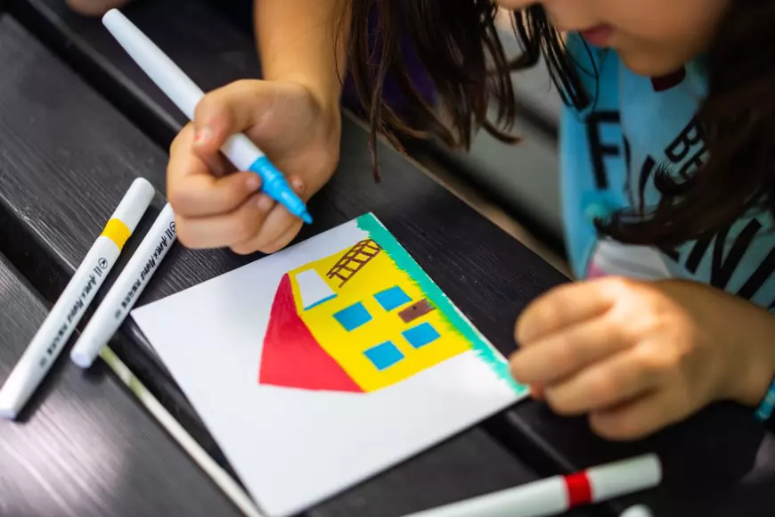 Iarina Taban, fondatoarea Ajungem Mari, cel mai important program educațional dedicat copiilor instituționalizați din România: „Voluntarii noștri nu schimbă vieți printr-un gest spectaculos, ci prin faptul că revin”