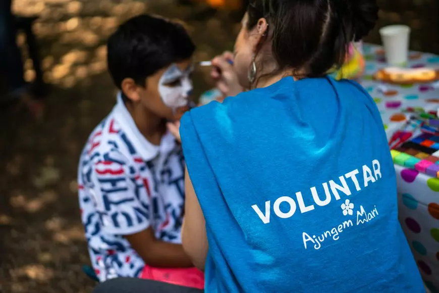 Iarina Taban, fondatoarea Ajungem Mari, cel mai important program educațional dedicat copiilor instituționalizați din România: „Voluntarii noștri nu schimbă vieți printr-un gest spectaculos, ci prin faptul că revin”