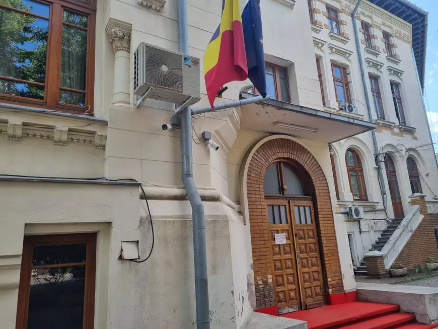 Ministerul Educației a făcut primul pas pentru modificarea cuantumului bursei sociale. Mihai Dimian: „Trebuie să stabilim suma totală alocată unui elev și cum o distribuim”