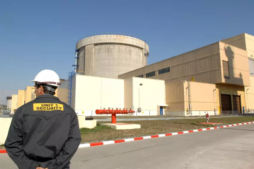 Centrala nucleară de la Cernavodă, construită catastrofal la indicațiile lui Ceaușescu. Dictatorul era deranjat că se bagă prea mult beton