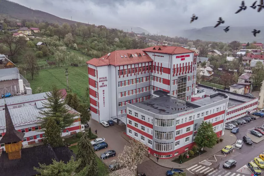 Ce au scos la iveală verificările de la Spitalul din Moinești după moartea unei paciente de 50 de ani. Război deschis între primar și managerul instituției: „Ar trebui să vă schimbați informatorii din spital” 