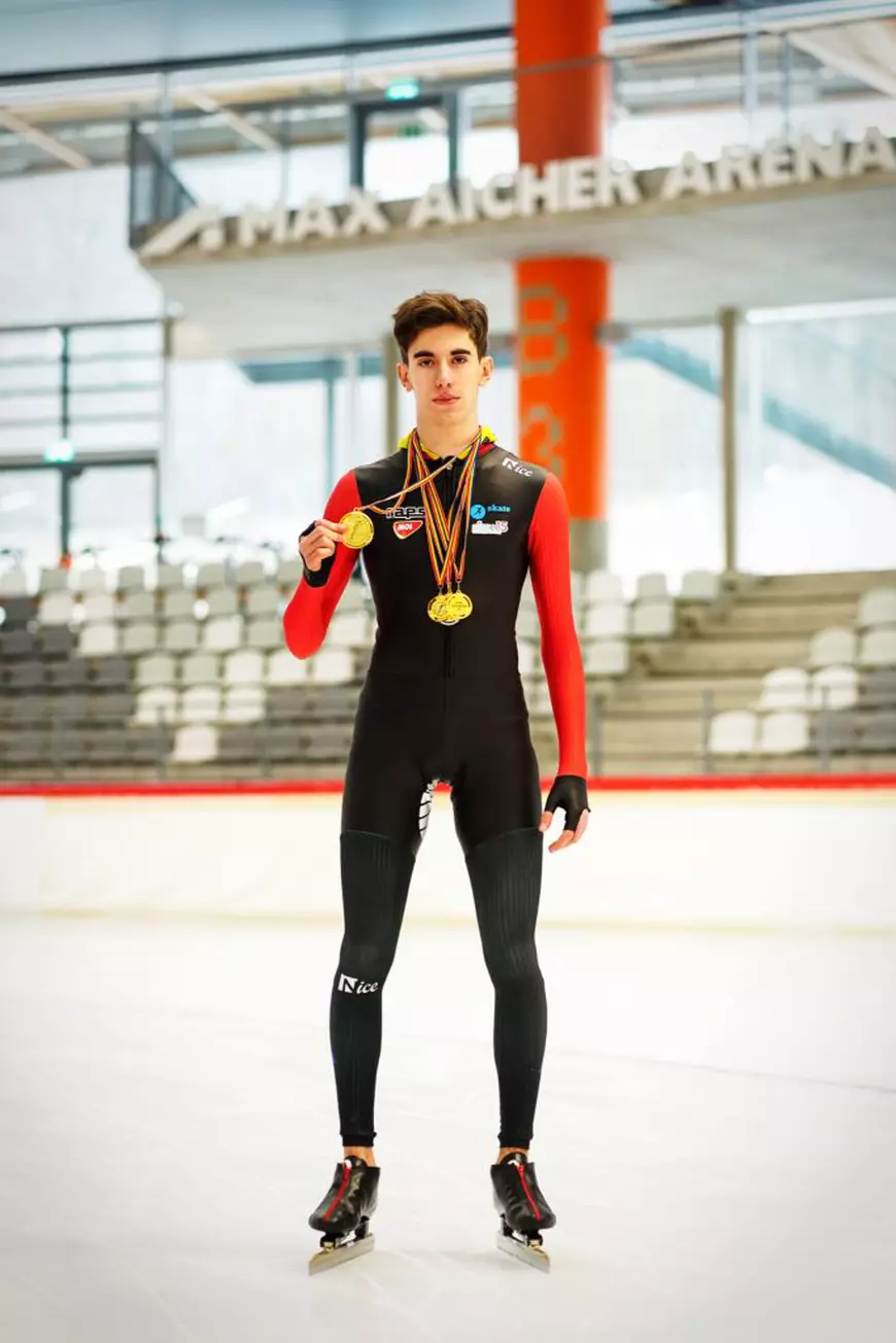 „N-avem gheață, dar avem campioni!” Povestea lui Tudor Debu, puștiul-minune de la patinaj viteză pentru care părinții fac credite ca să-i acopere cheltuielile