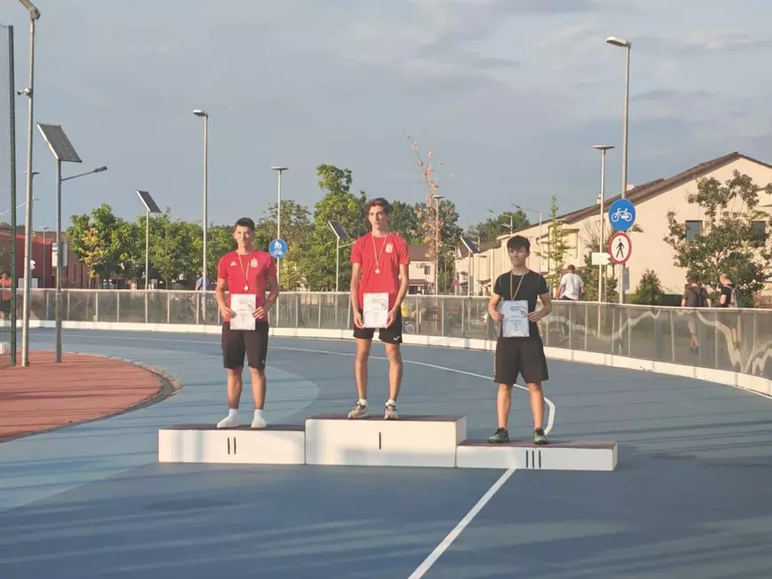 „N-avem gheață, dar avem campioni!” Povestea lui Tudor Debu, puștiul-minune de la patinaj viteză pentru care părinții fac credite ca să-i acopere cheltuielile