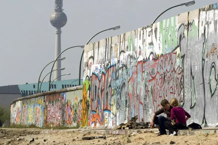 Zidul Berlinului și Galeria Eastside, Berlin, Germania. Sursa foto: Profimedia