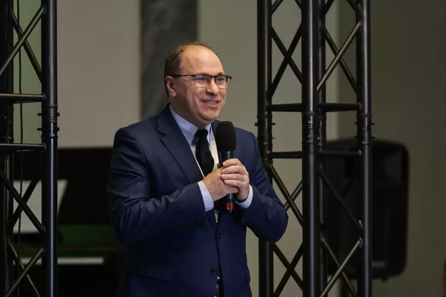 Ministrul Educației, Mihai Dimian, prezent la festivitatea de deschidere a anului școlar în patru unități de învățământ din Prahova. Ce mesaj le transmite elevilor