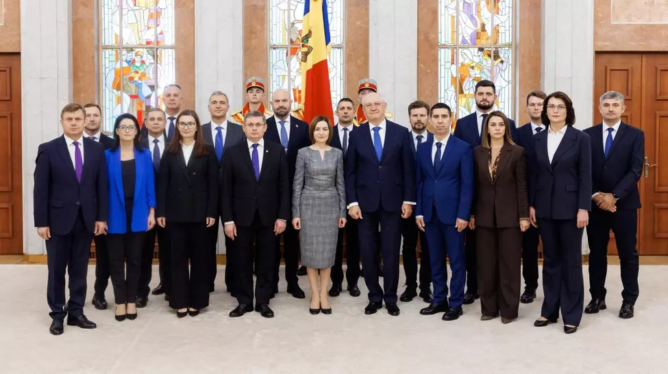 Ilie Bolojan îl felicită pe Alexandru Munteanu, noul prim-ministru al Republicii Moldova