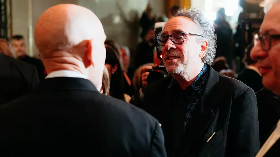Tim Burton, prezent la premiera „Cravata Galbenă”