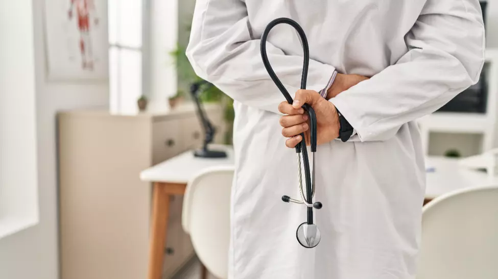 Medicii conspiraționiști vor fi sancționați