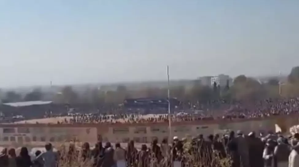 Execuție publică în Afganistan: 80.000 de spectatori