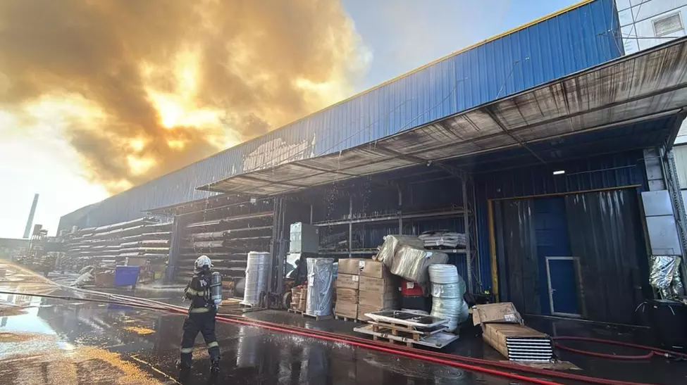 Incendiu puternic pe Bulevardul Iuliu Maniu, București